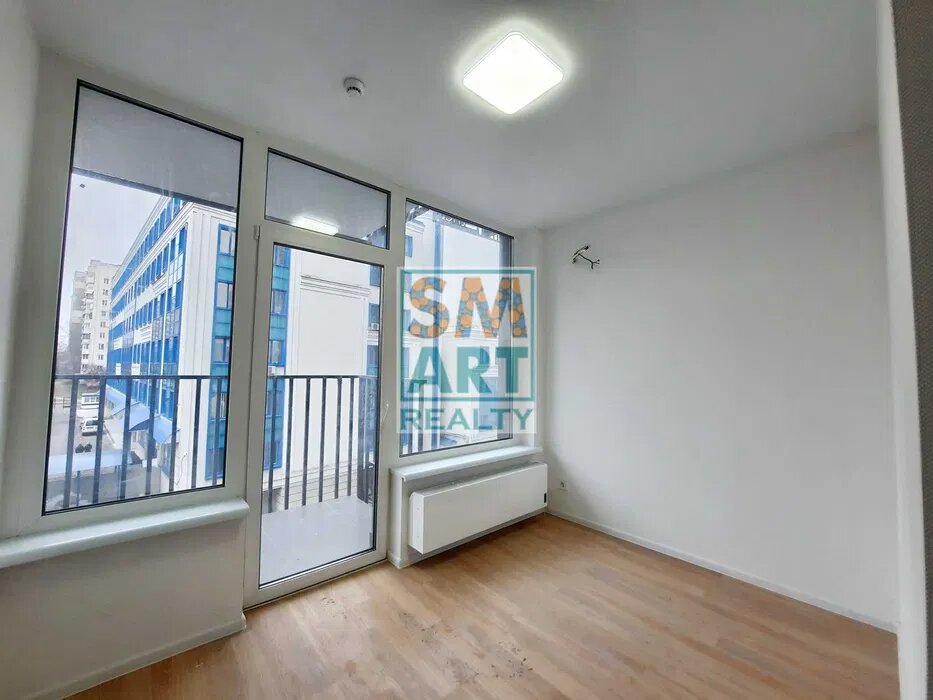 У Києві здають в оренду однокімнатну квартиру за мільйон: навіть меблів немає (фото)